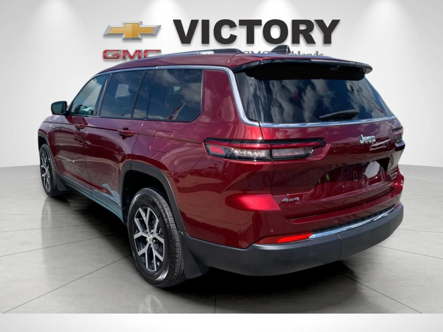 Used 2024 Red Jeep Limited 4x4 image 5