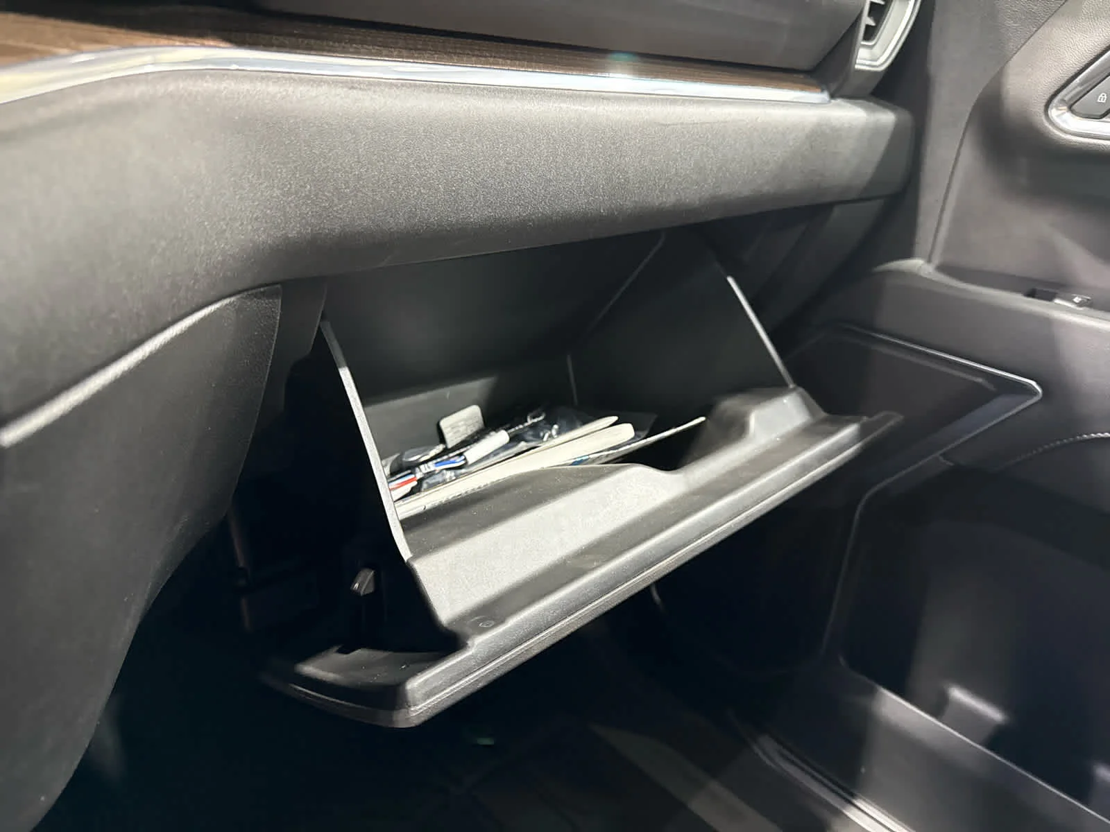 Used 2024 Sterling Gray Metallic Chevrolet LT image 18