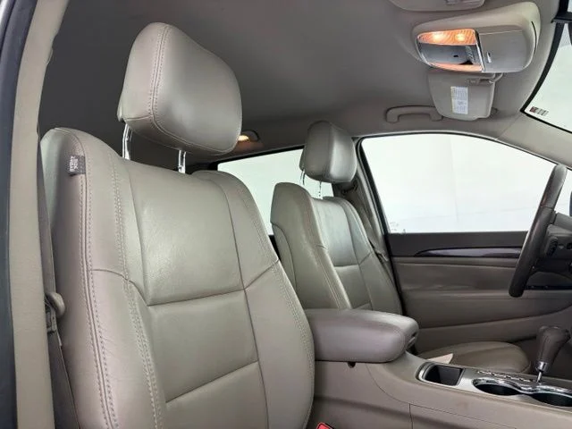 Used 2013 Black Jeep Laredo image 32