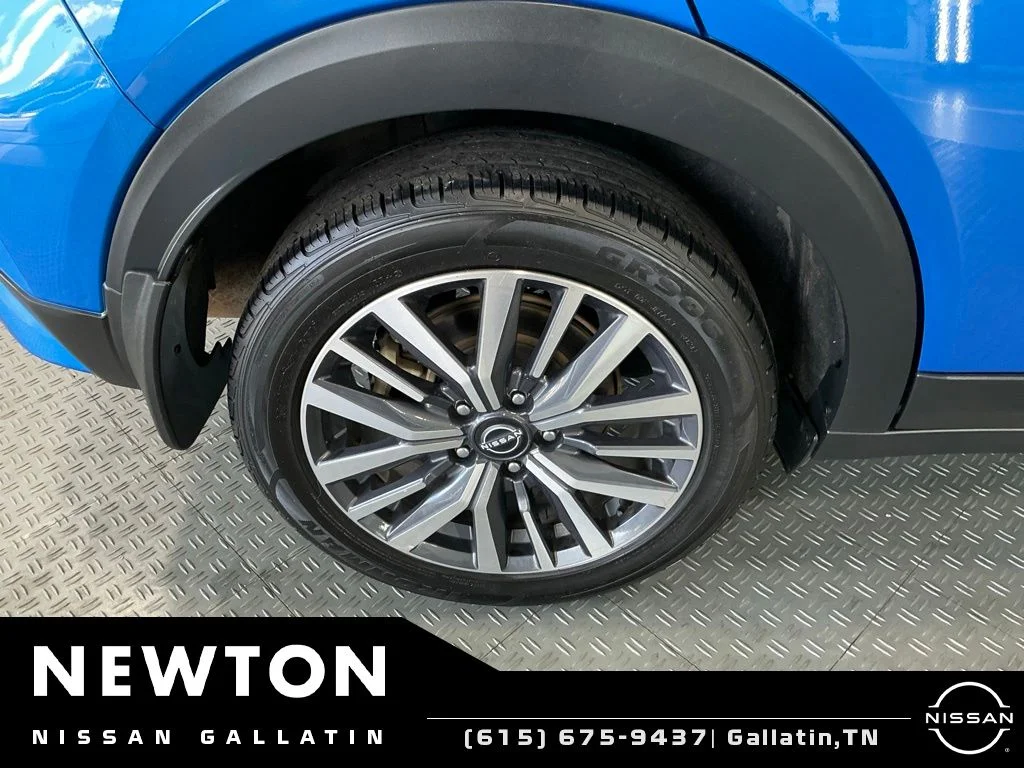 Used 2023 Electric Blue Metallic/Super Black Nissan SV image 40