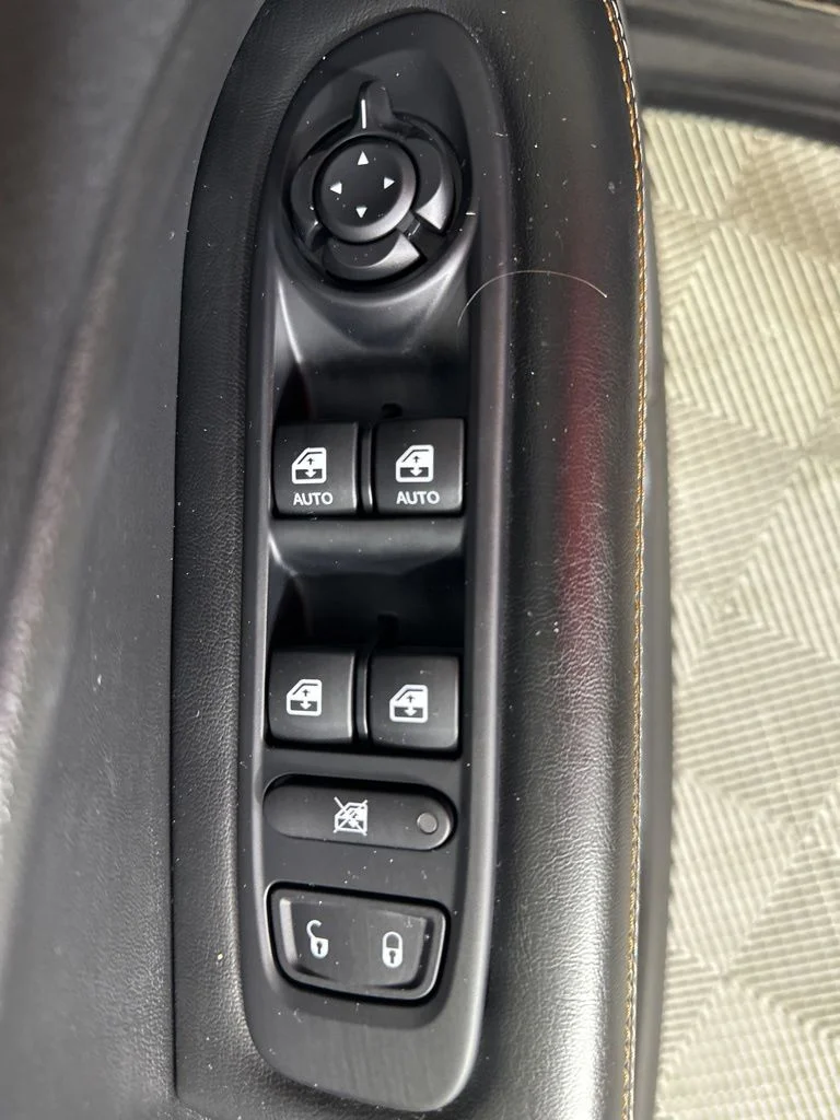 Used 2019 Black Jeep Latitude image 21