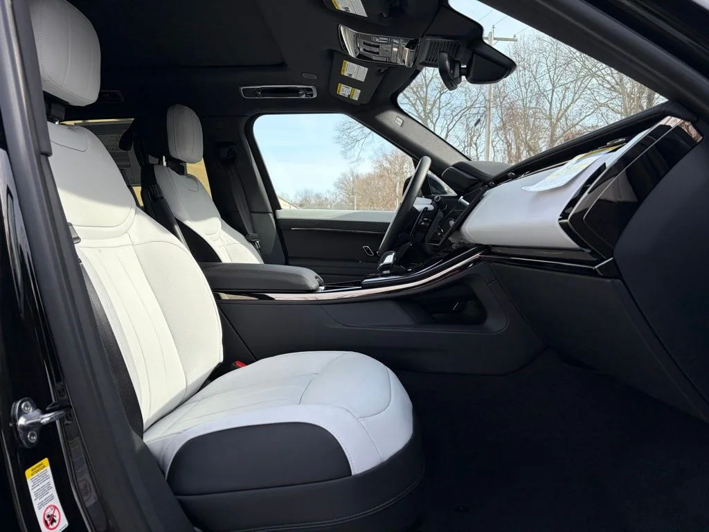 New 2026 Black Land Rover Dynamic SE image 15