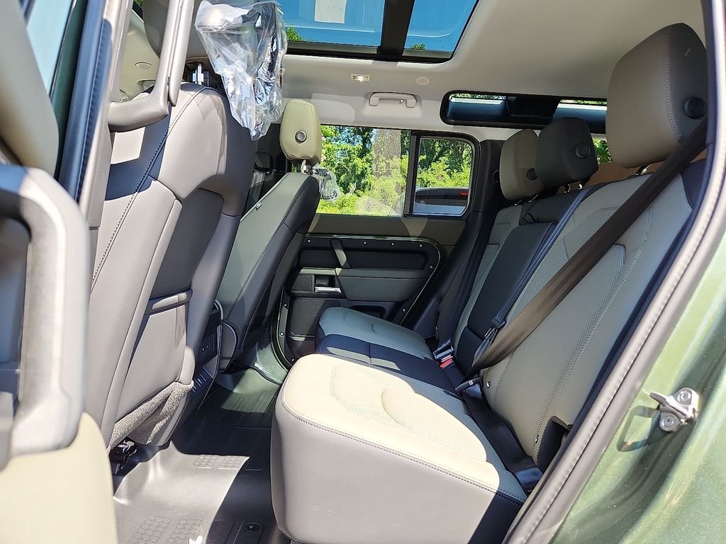New 2026 Woolstone Green Land Rover S image 5