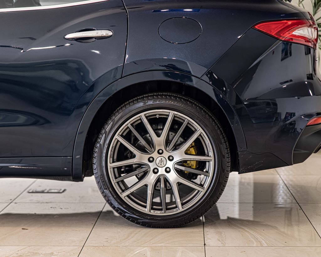 Used 2019 White Maserati S GranSport image 7