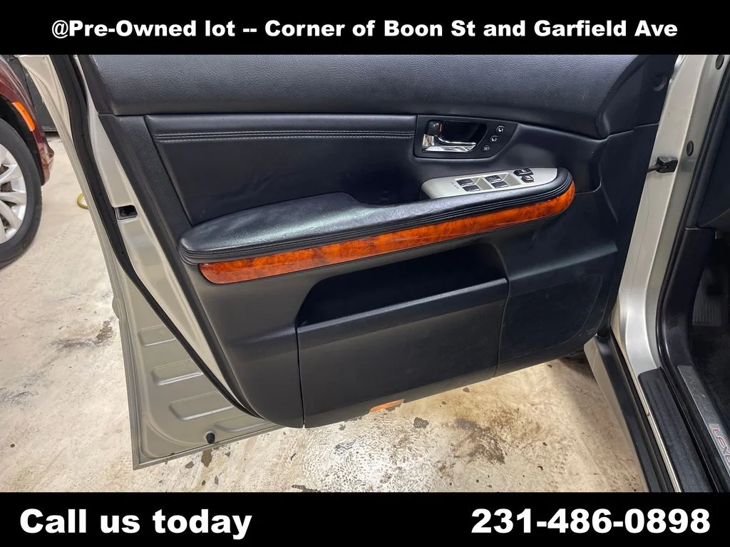 Used 2004  Lexus 330 image 14