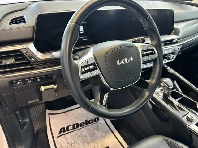 Used 2024 White Kia S image 11