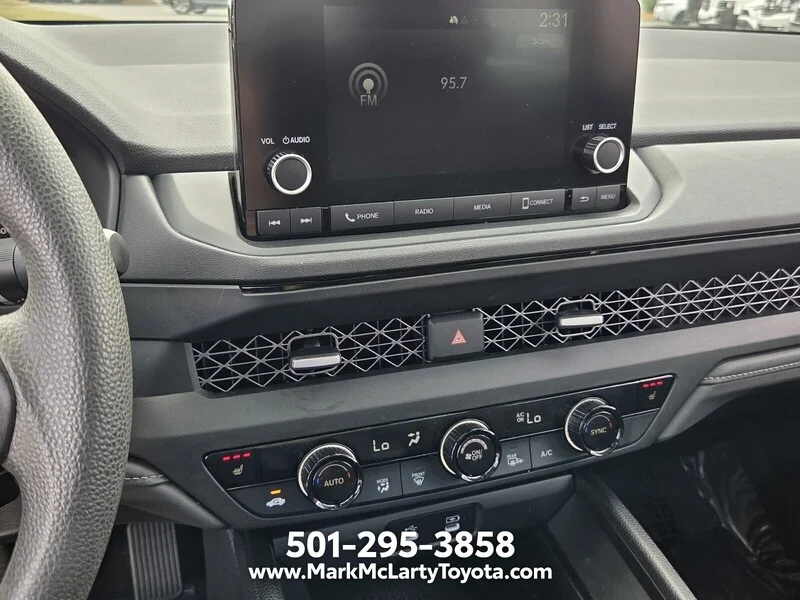 Used 2025 Solar Silver Metallic Honda SE CVT image 18