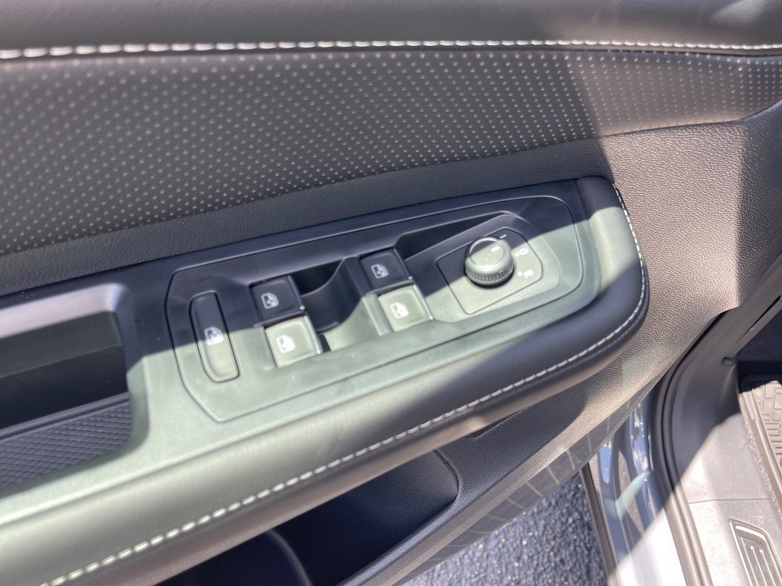 New 2026 Pure Gray Volkswagen SE image 8