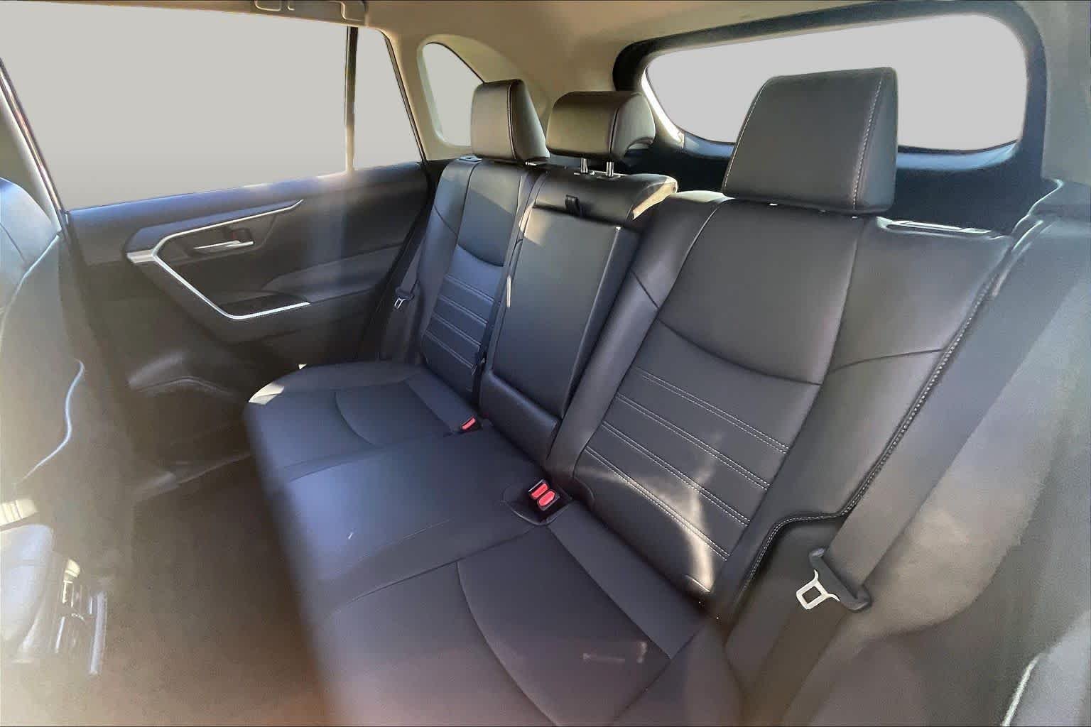 Used 2025 Midnight Black Metallic Toyota XLE Premium image 21