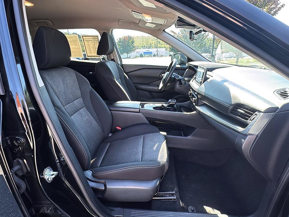 Used 2025 Super Black Nissan SV image 24
