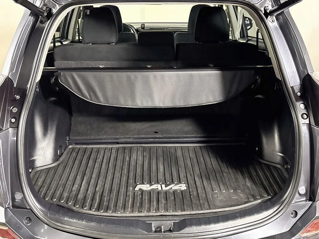 Used 2017 Gray Toyota XLE image 21