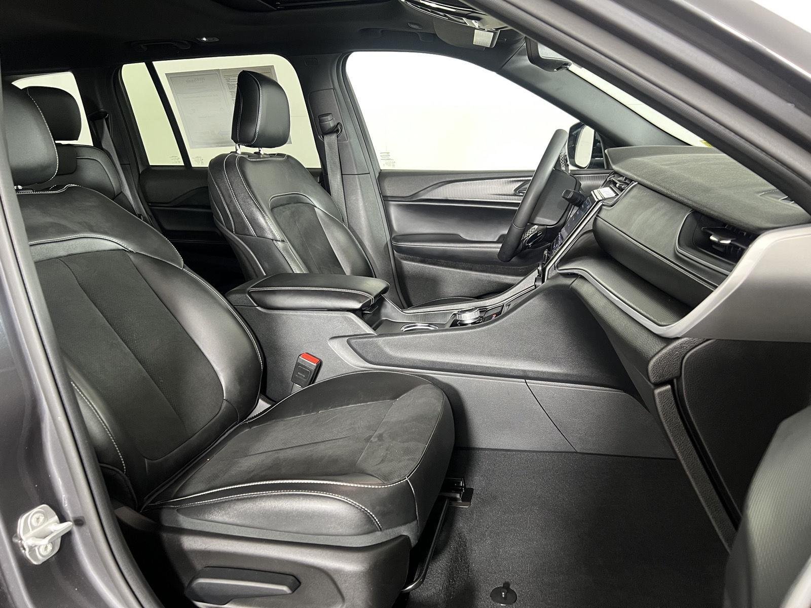 Used 2024 Baltic Gray Metallic Clearcoat Jeep Altitude image 22