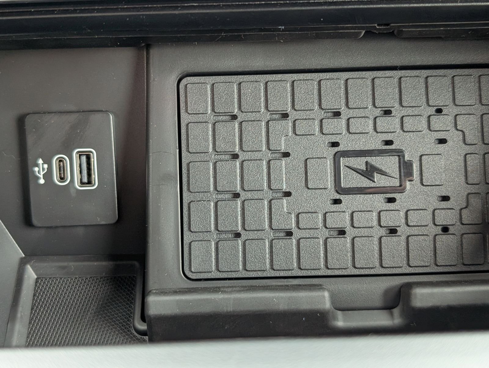 New 2026 Carbonized Gray Metallic Ford Platinum image 21