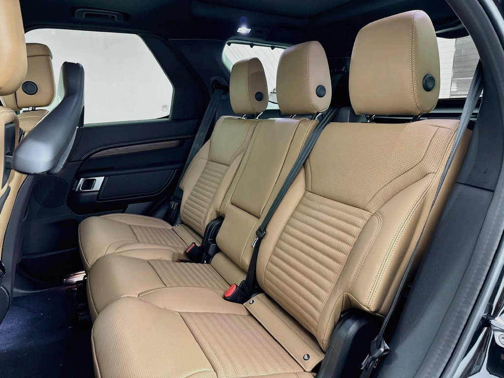 New 2026 Santorini Black Land Rover Dynamic SE image 25