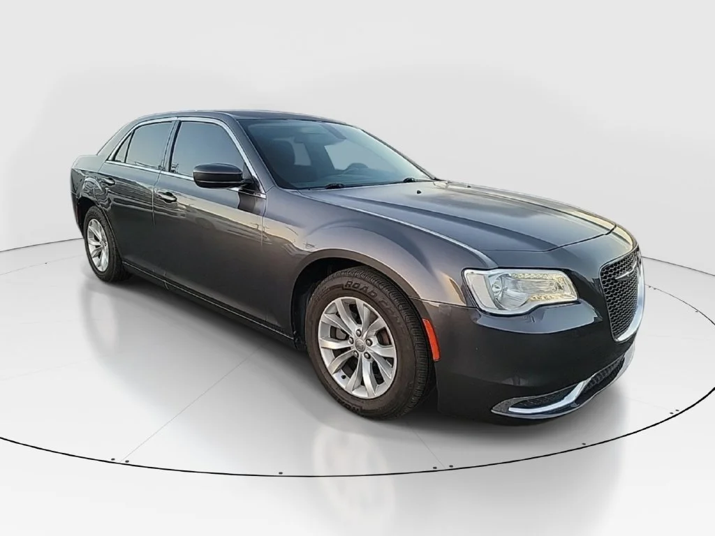 Used 2018 Gray Chrysler Touring image 3