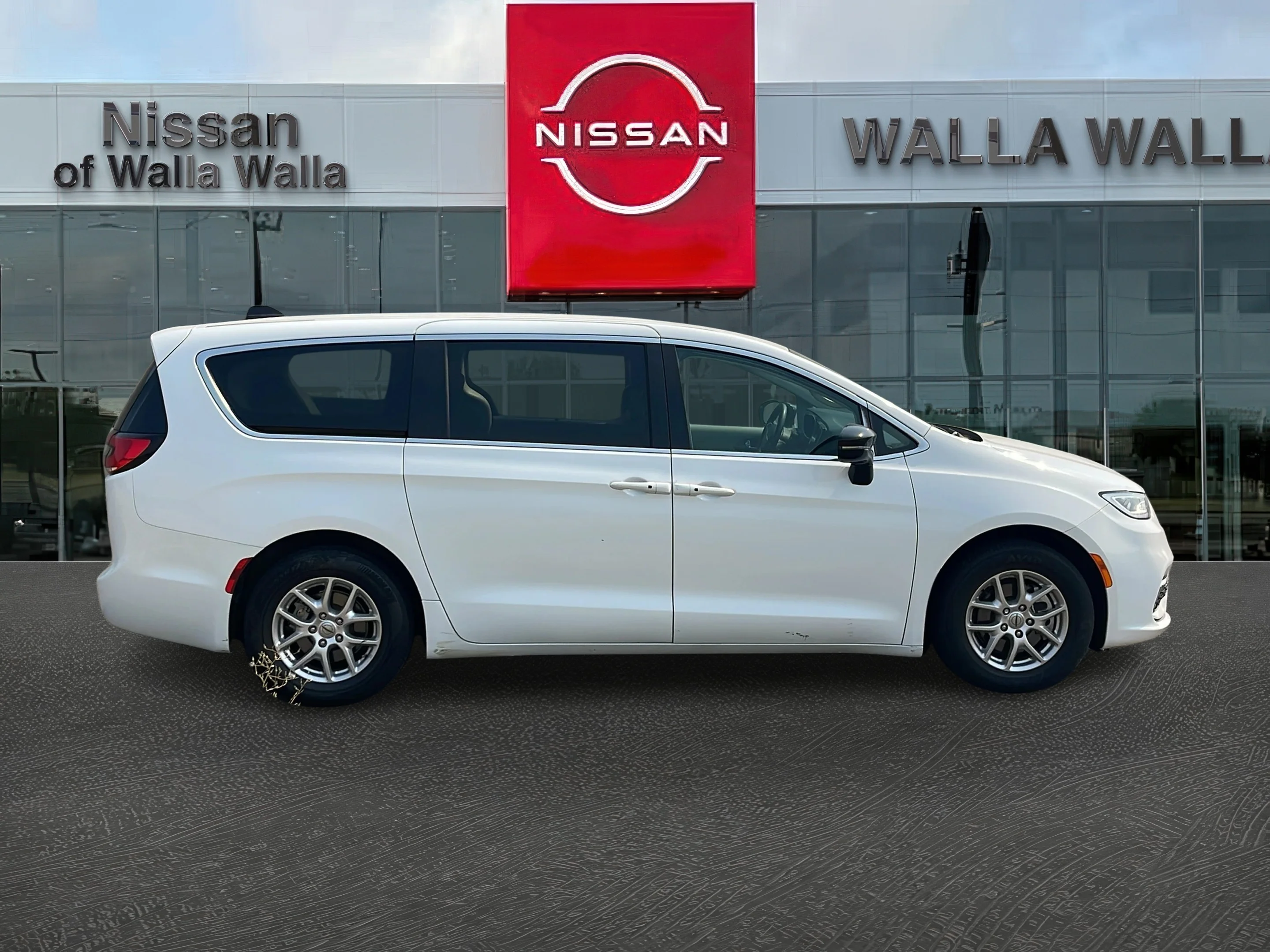 Used 2024 Bright White Clearcoat Chrysler Touring L image 8