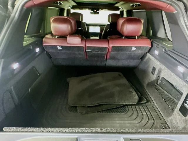 Used 2024  Land Rover Autobiography image 26