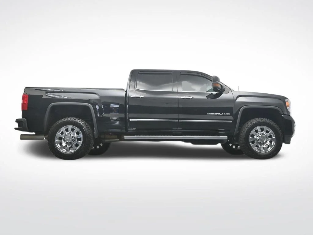 Used 2019 Black GMC Denali image 34