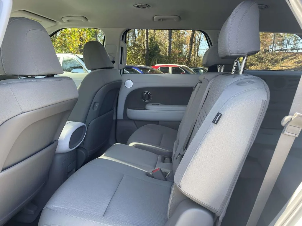 New 2026 White Hyundai SE image 10