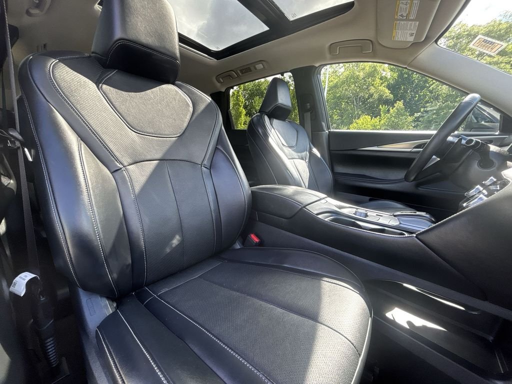 Certified Used 2023 Majestic White INFINITI LUXE image 28