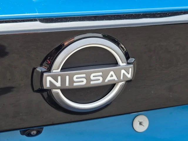 Used 2025 White Nissan SR image 17