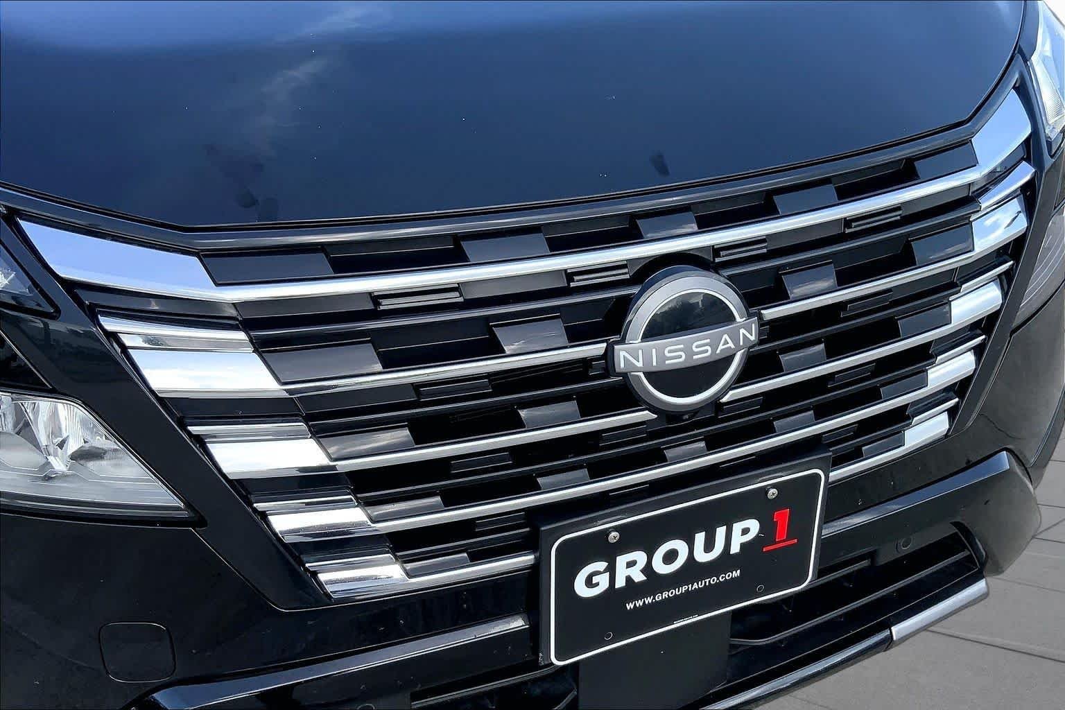 Used 2024 Super Black Nissan Platinum image 30