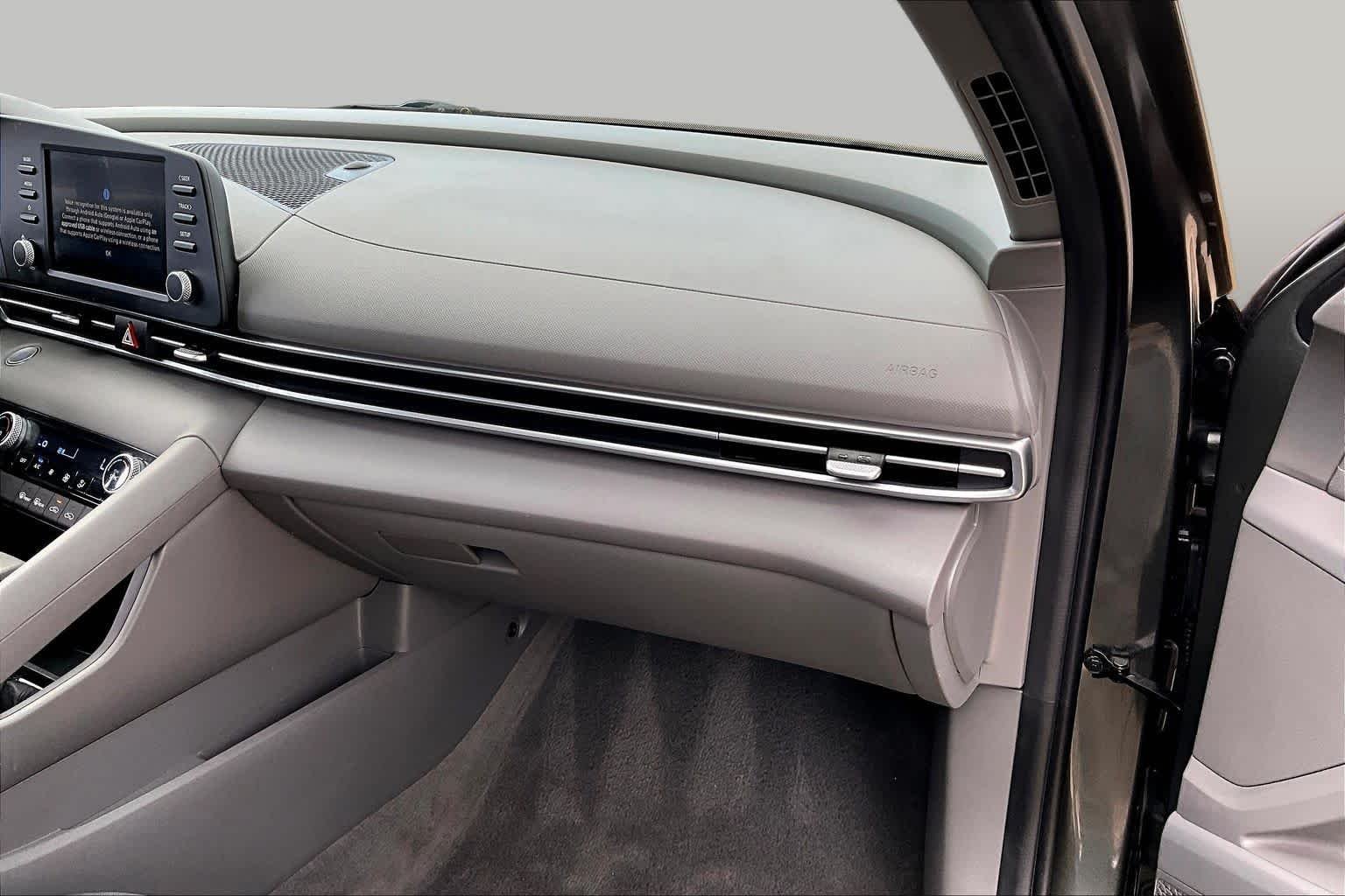 Used 2025 Amazon Gray Hyundai SEL Sport image 17