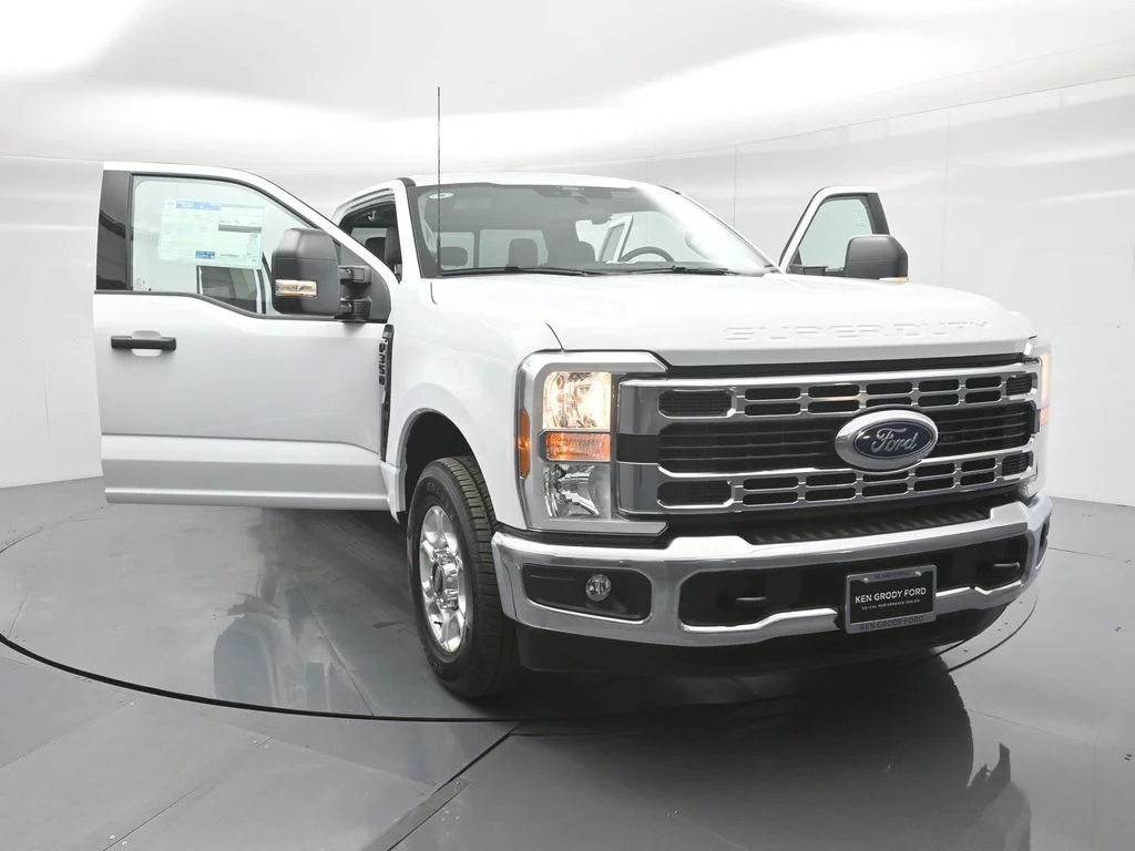 New 2026 Oxford White Ford XLT image 28
