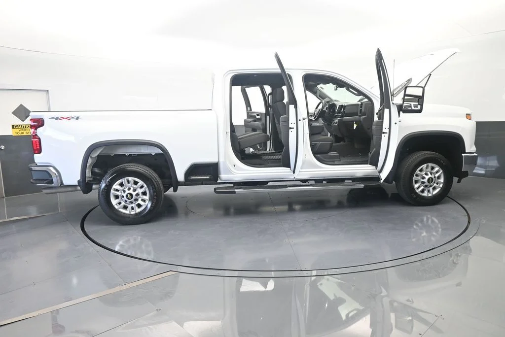 Used 2025 Summit White Chevrolet LT image 77