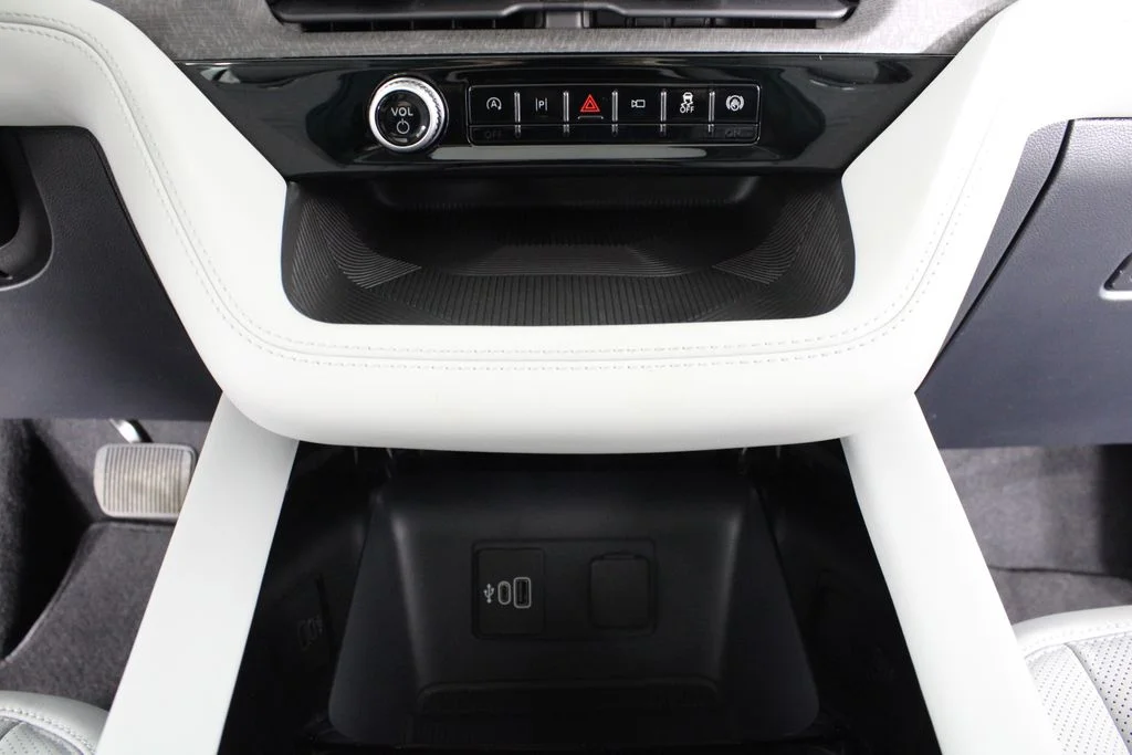 New 2026 White Ford Platinum image 29