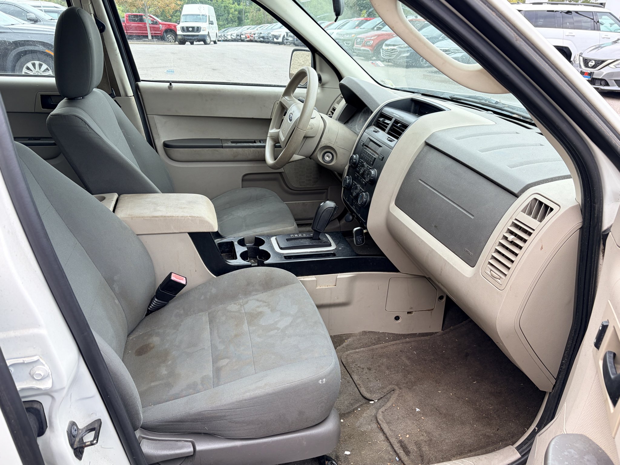 Used 2010 Oxford White (Fleet) Ford XLS image 15