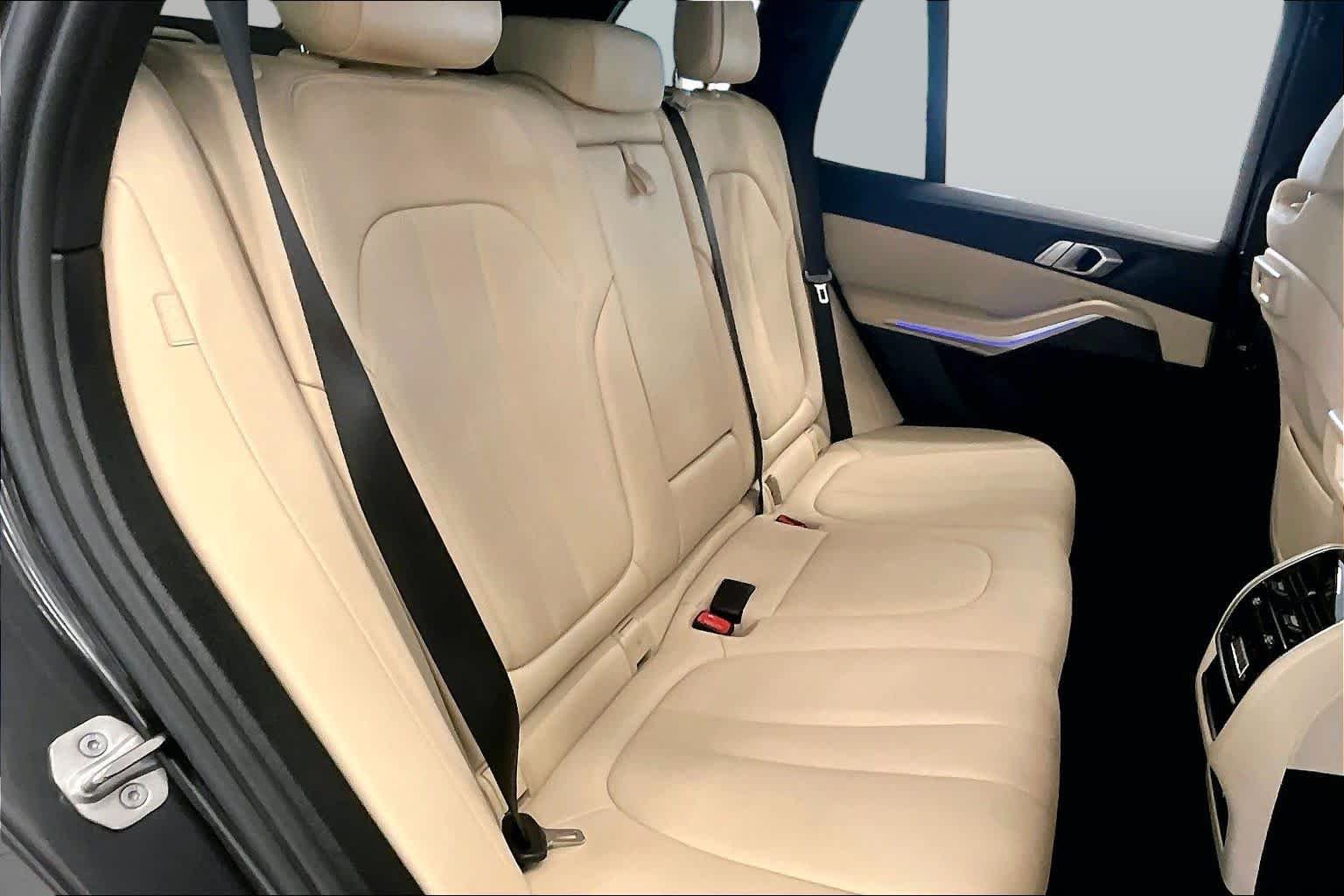 Used 2022 Dark Graphite Metallic BMW sDrive40i image 19
