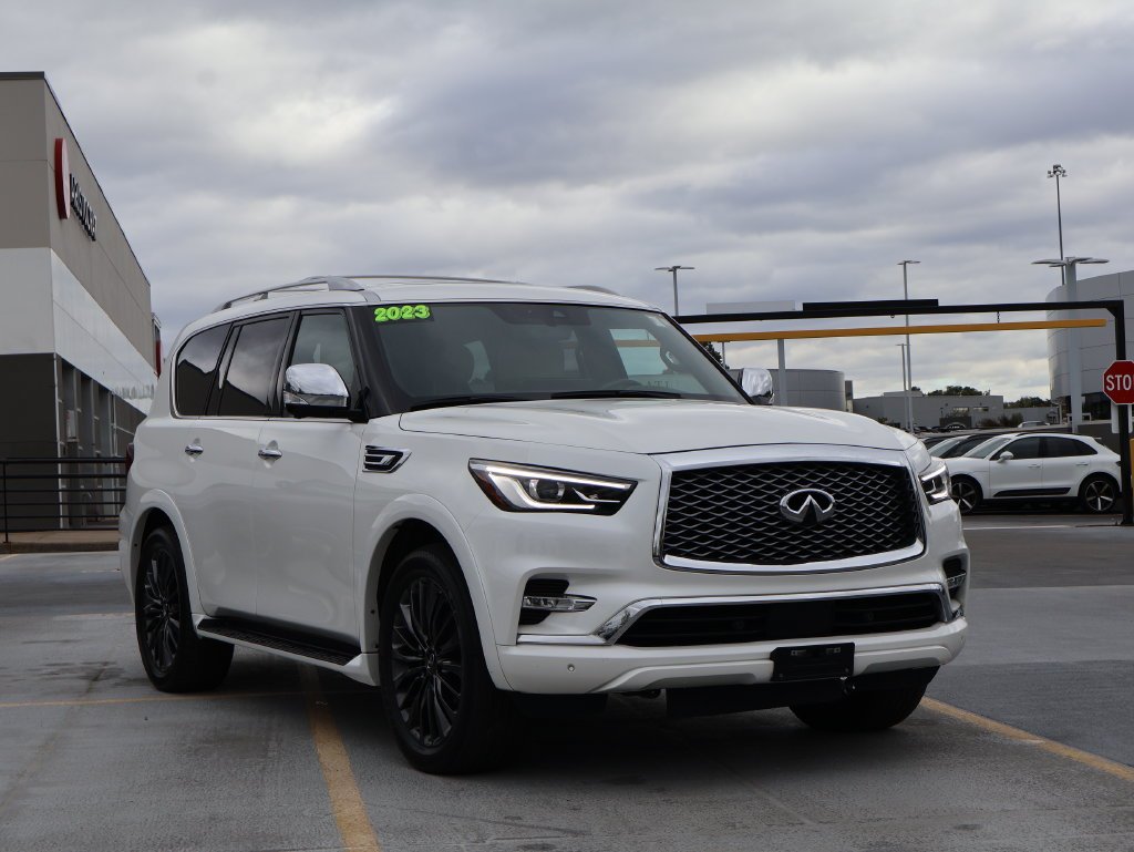 Used 2023 Moonstone White INFINITI Sensory image 3