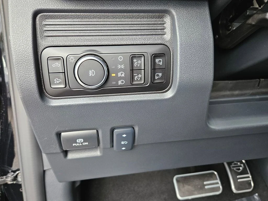 New 2026 Agate Black Metallic Ford F-250® Lariat® image 17