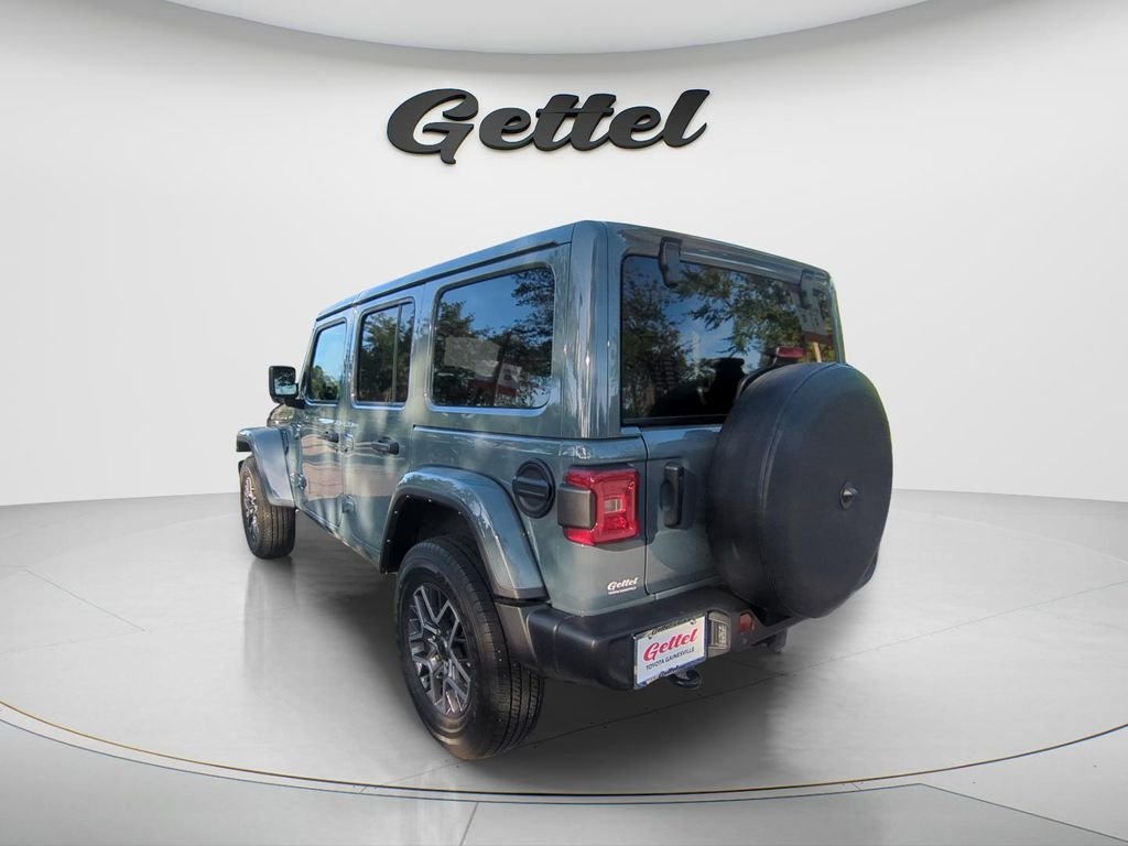 Used 2024 Gray Jeep Sahara image 7