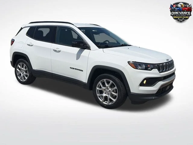 Used 2022 White Jeep Latitude Lux image 8