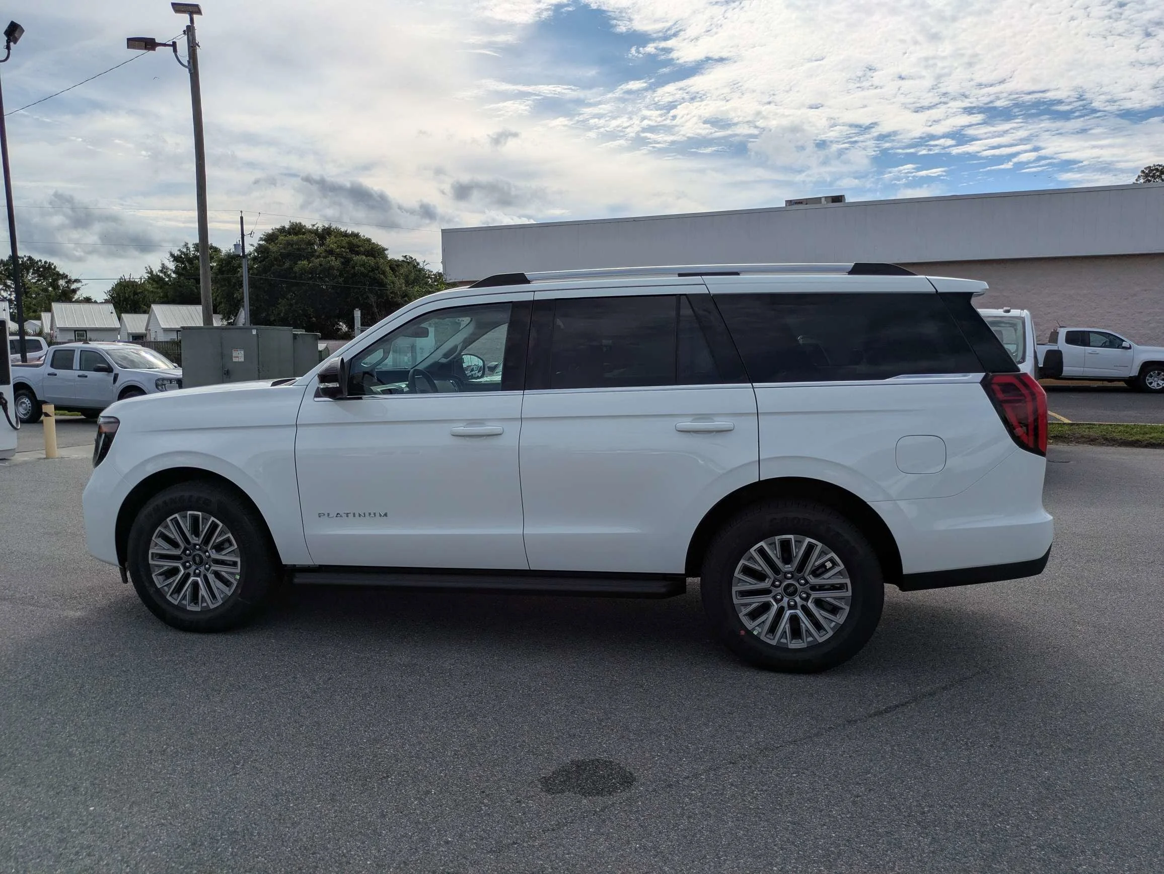 New 2026 Star White Metallic Tri-Coat Ford Platinum® image 7