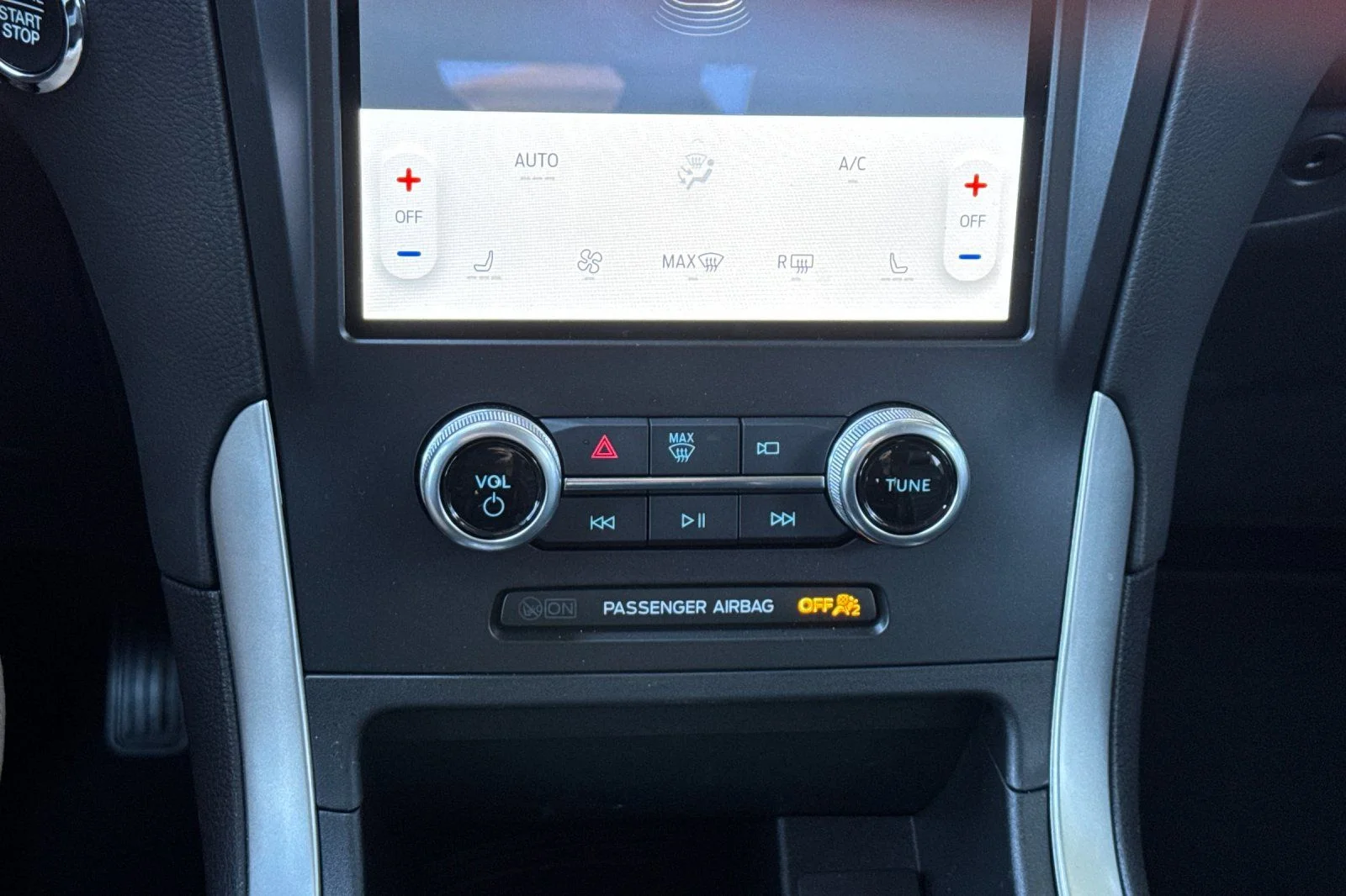 2024 Ford Edge SEL - Photo 17