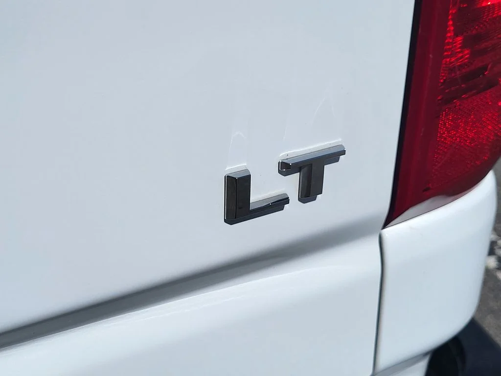 Used 2024 Summit White Chevrolet LT image 9