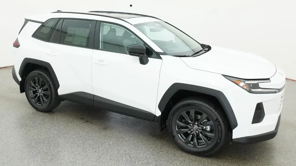 New 2026 Ice Cap Toyota XLE Premium image 22