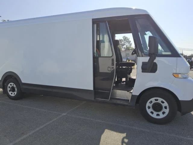 Used 2024 Oyster White BrightDrop EJY image 19