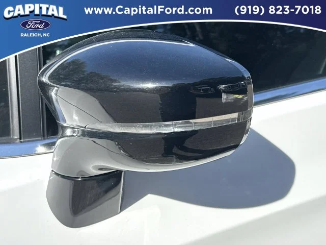 Used 2025 White Chrysler Select image 12
