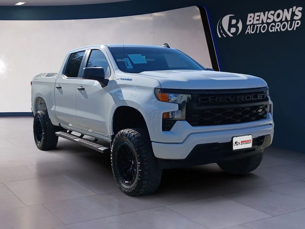 Used 2023 White Chevrolet Custom image 7