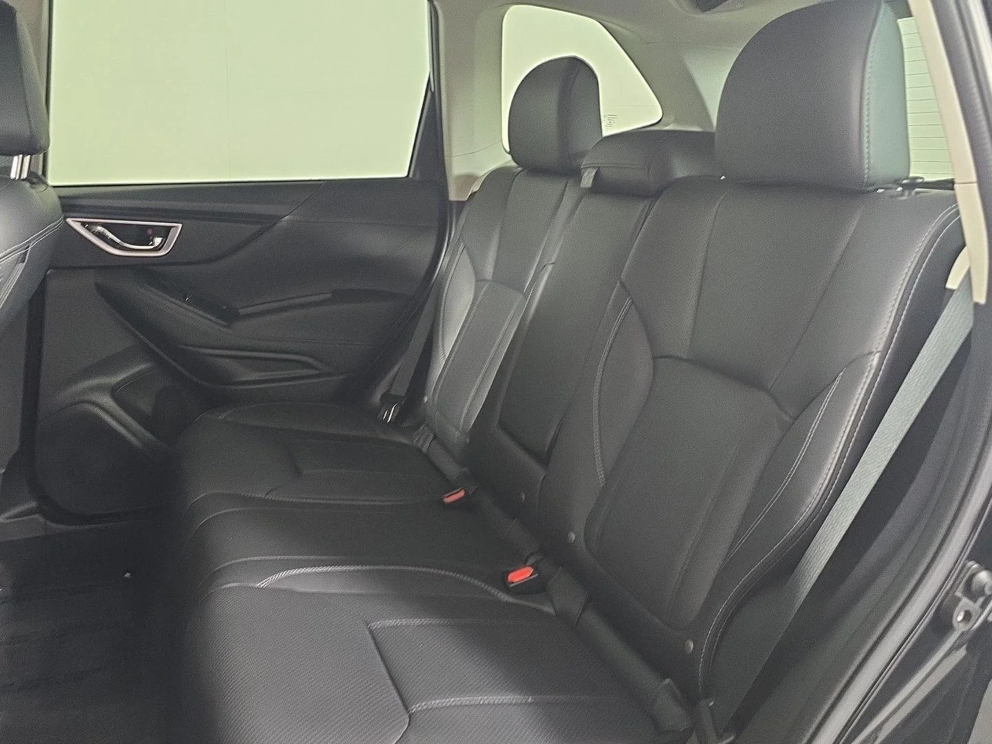 Used 2022 Crystal Black Silica Subaru Touring image 9