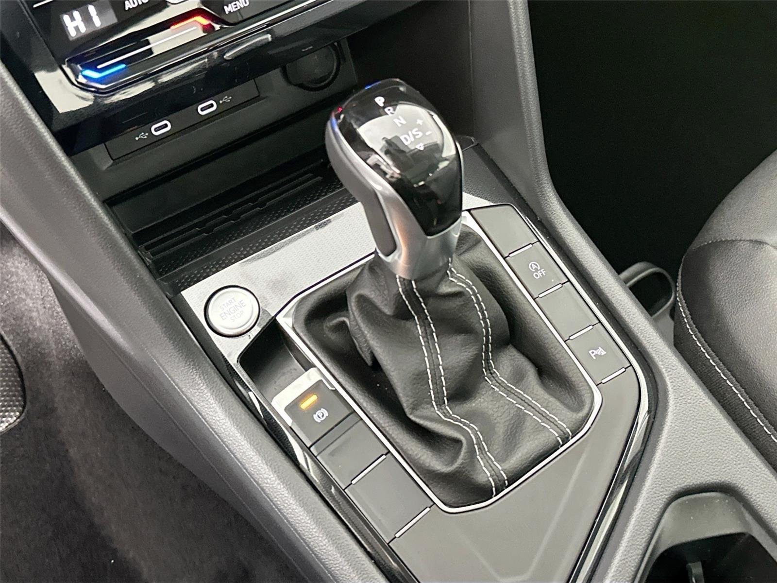Certified Used 2025  Volkswagen SE Black image 8