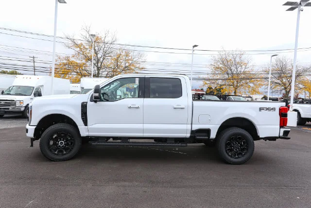 New 2027 Oxford White Ford XLT image 6