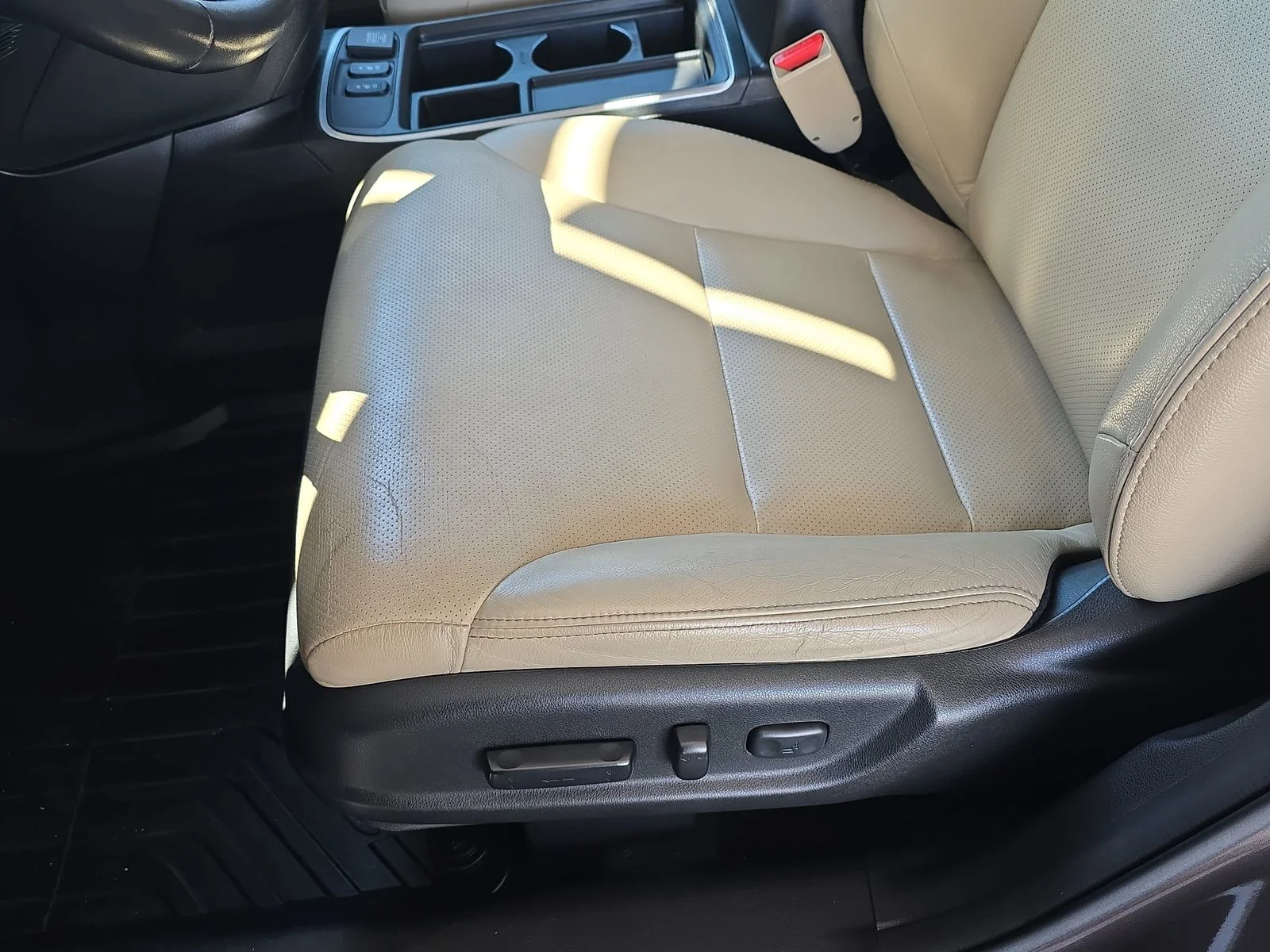 Used 2016 Alabaster Silver Metallic Honda EX-L image 30