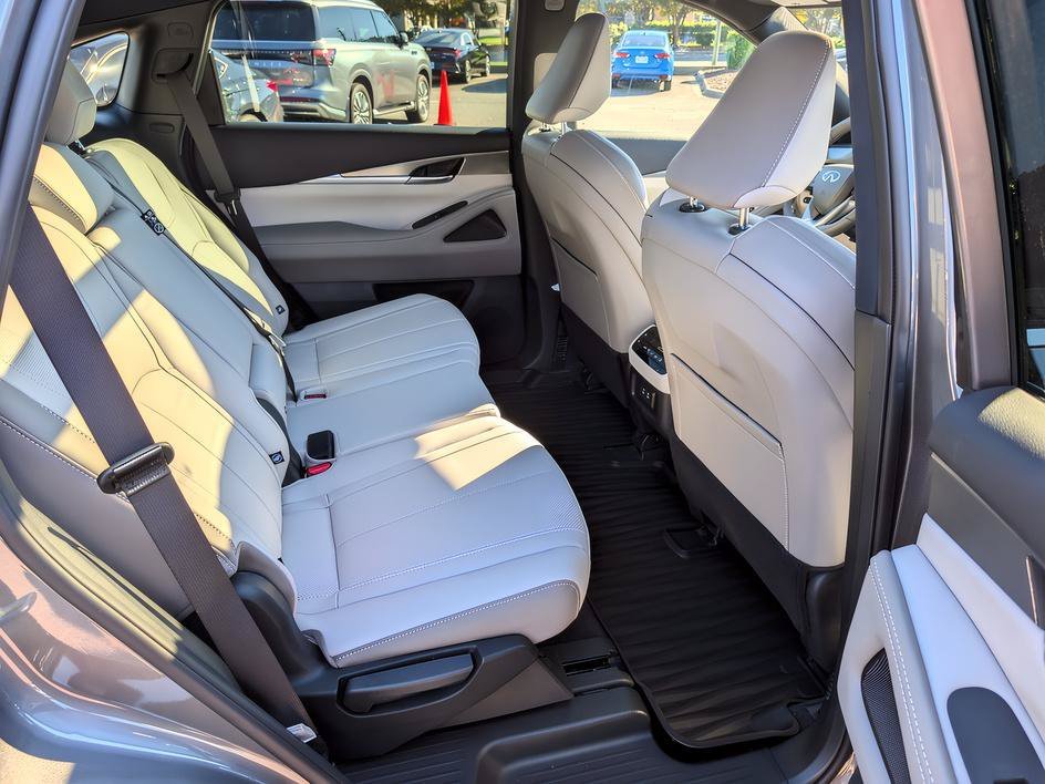 New 2027 GRAPHITE SHADOW INFINITI LUXE image 22