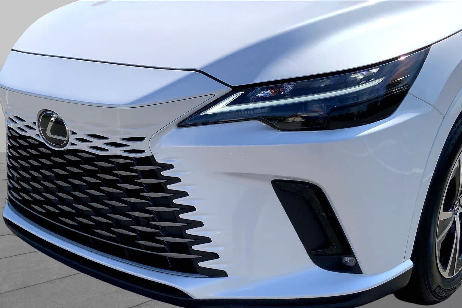Used 2024 Eminent White Pearl Lexus Premium image 31