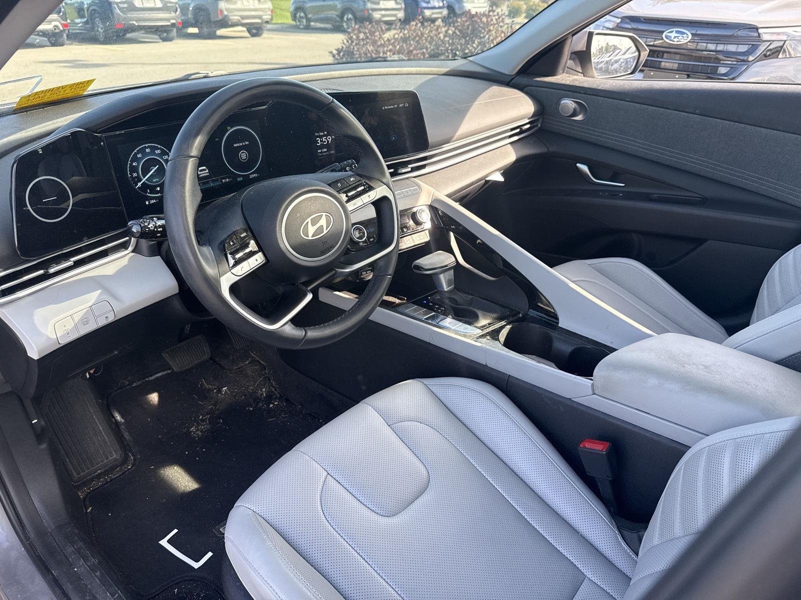 Used 2024 Fluid Metal Hyundai Limited image 7